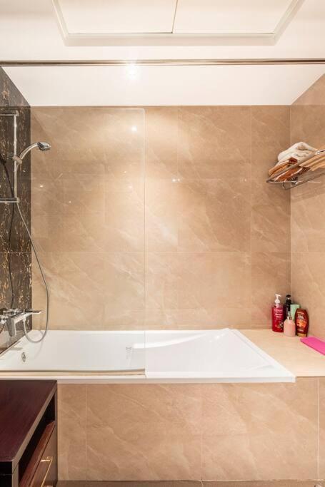 Spacious 1 Bed Huge Balcony Downtown Burj Khalifa Appartamento *