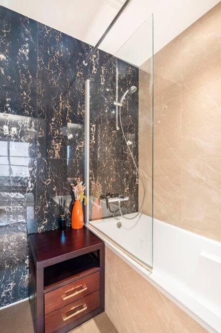Appartamento Spacious 1 Bed Huge Balcony Downtown Burj Khalifa
